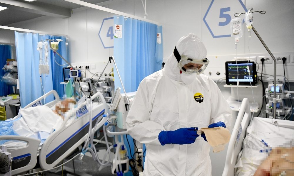Covid: Inail,54.000 denunce contagi sul lavoro,319 morti