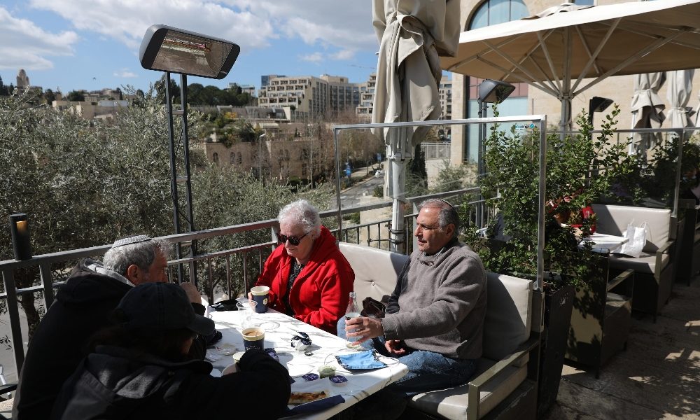 Covid: Israele, braccialetti per controllo quarantena