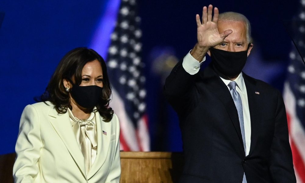 Covid: Kamala Harris, virus è ancora qui, mettete mascherine