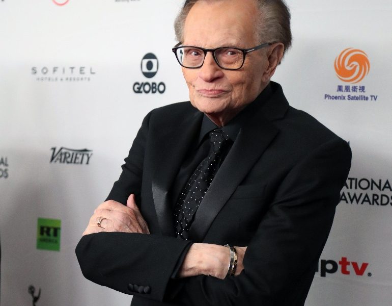 Covid: Larry King fuori dalla terapia intensiva