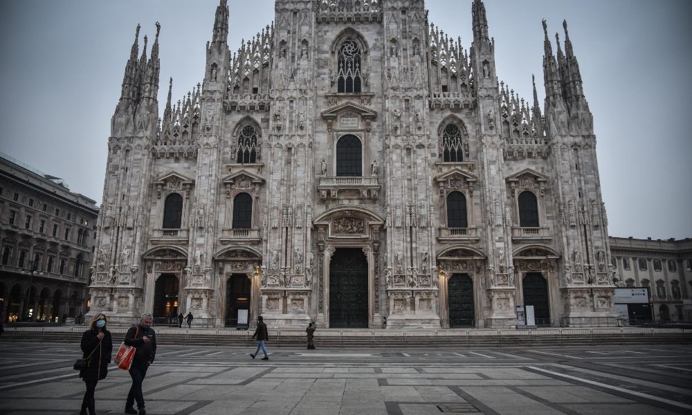 Covid: Milano torna rossa, negozi chiusi e centro vuoto