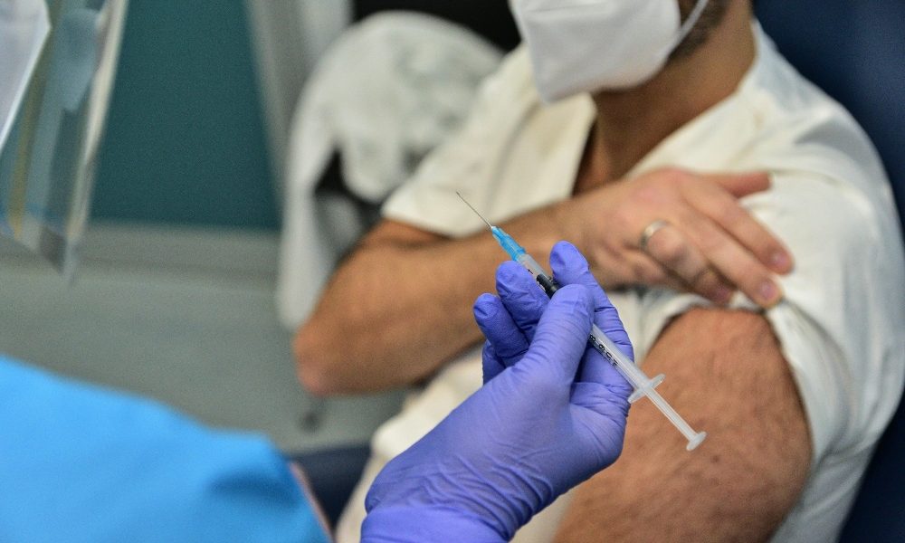 Covid: P.Chigi, oltre 400mila vaccinati ad oggi in Italia