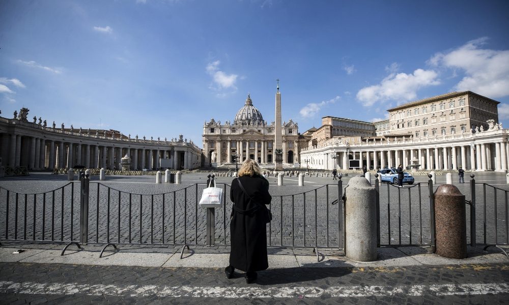 Covid: Papa sospende processi Vaticano