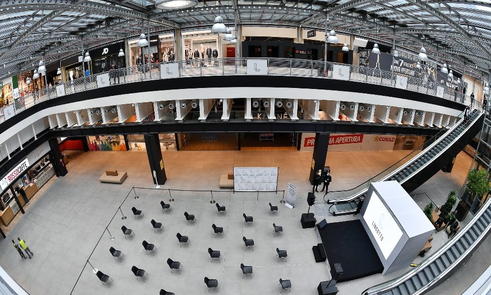 Covid, Piemonte chiude i centri commerciali nel weekend
