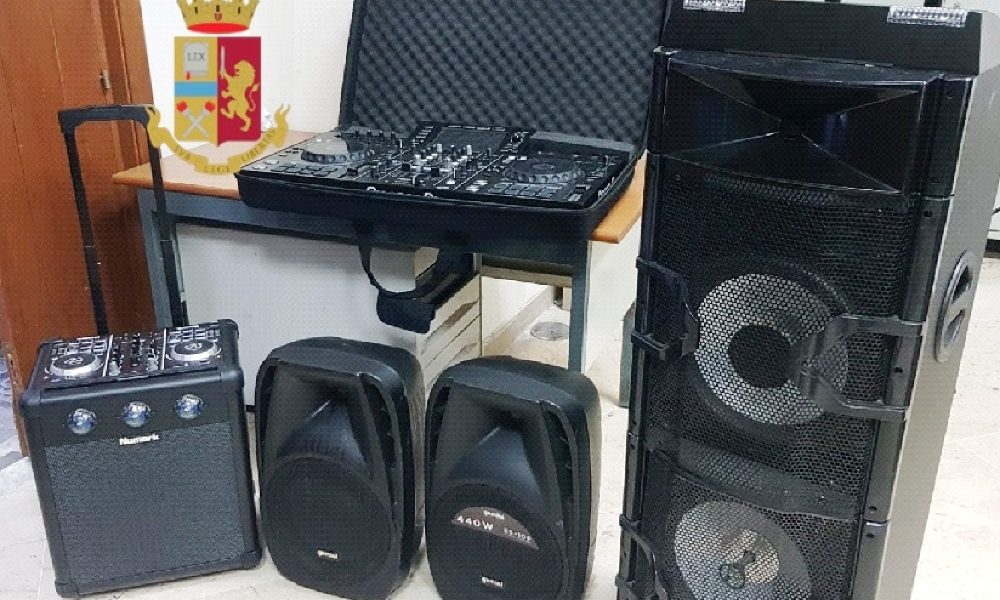 Covid: Ps interrompe festa con decine di giovani a Napoli