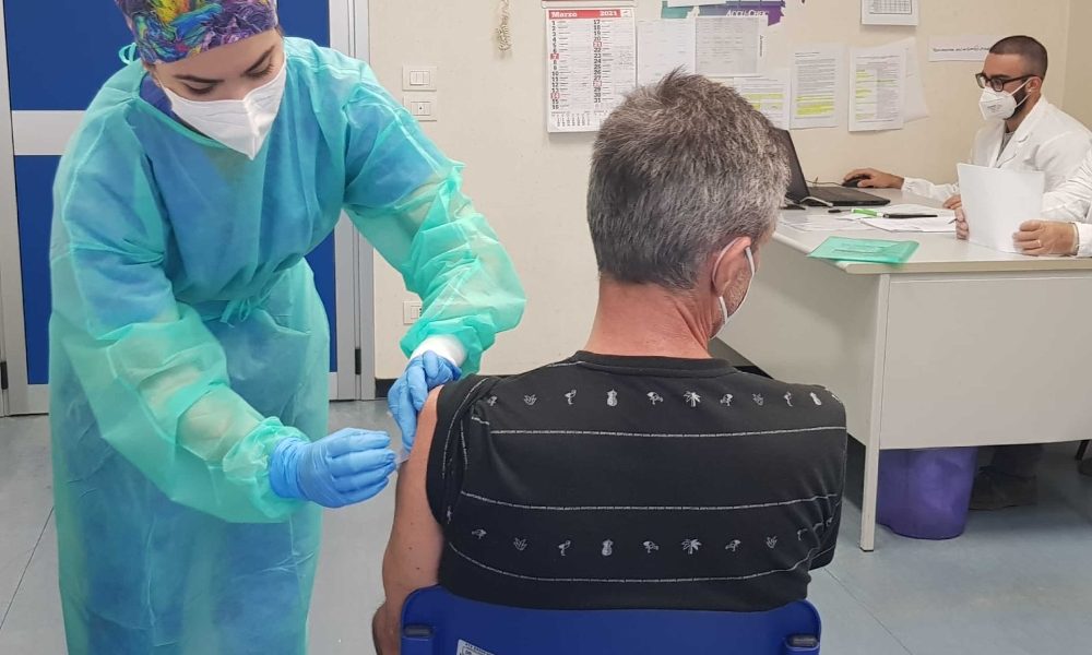 Covid: Sardegna vede rosso, “ma estate virus free”