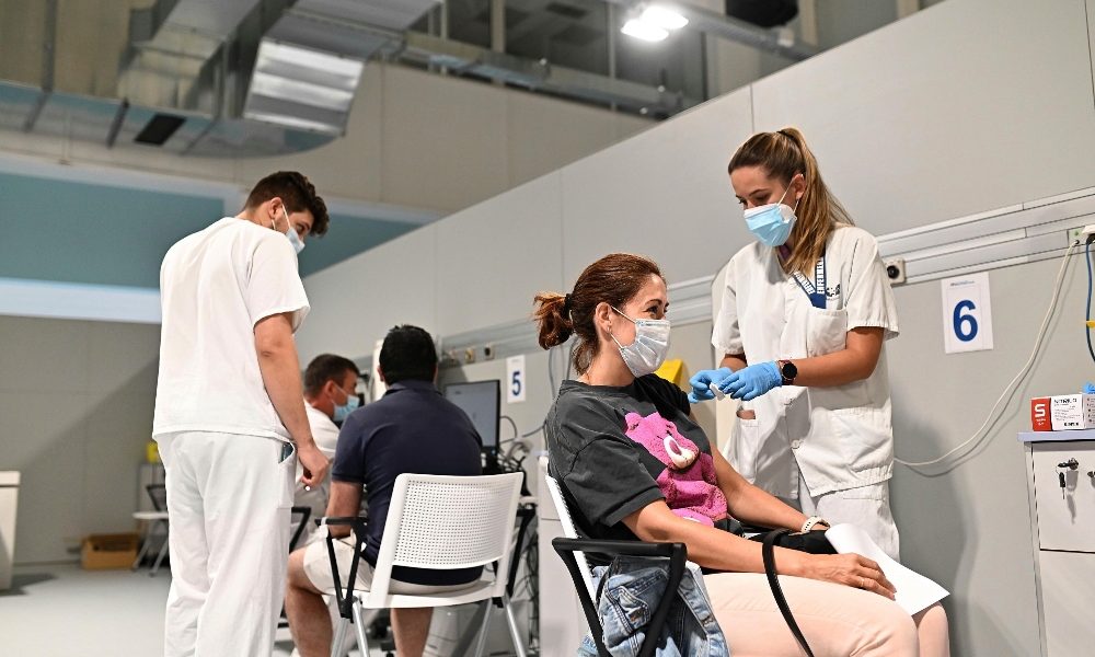 Covid: Spagna, l’83% dei contagi recenti è di non vaccinati