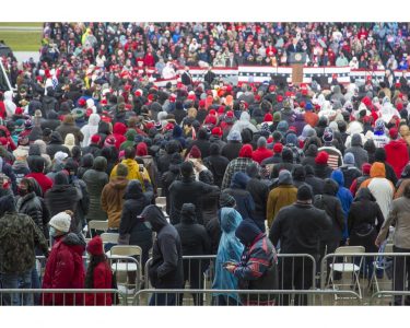 Canossiane: giro di vite sui posteggi