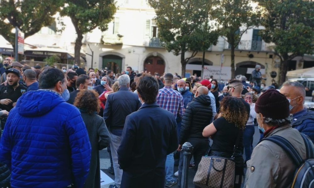 Covid: a Salerno blocchi e proteste dei commercianti