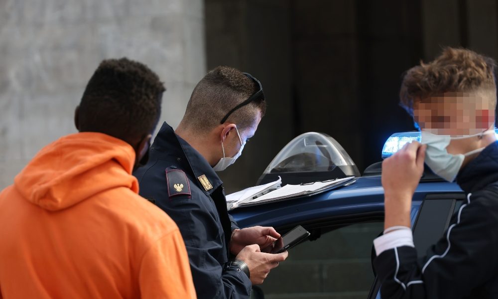 Covid: allarme Interpol, ferretti mascherine aprono manette