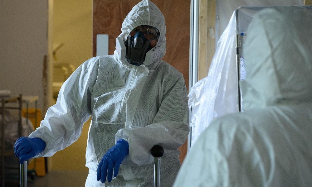 Covid: allarme ricoveri, Gb riapre ospedali temporanei
