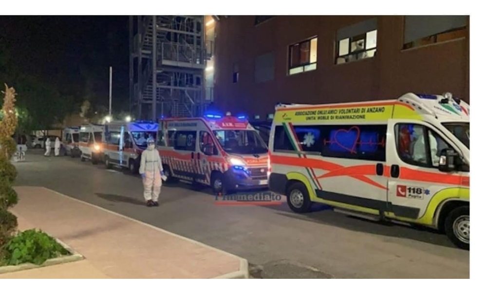 Covid: ambulanze in fila al pronto soccorso di Foggia