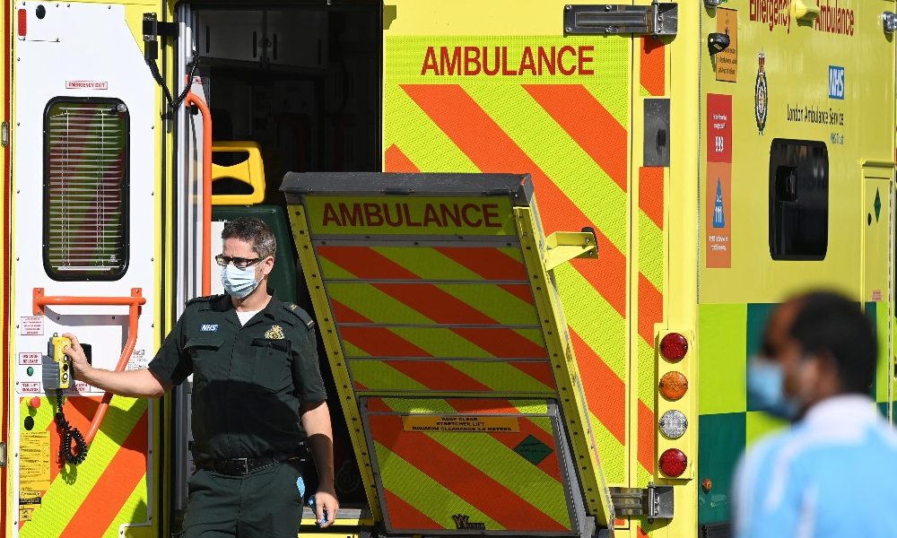 Covid: contagi Gb risalgono a oltre 40.000, morti a 186