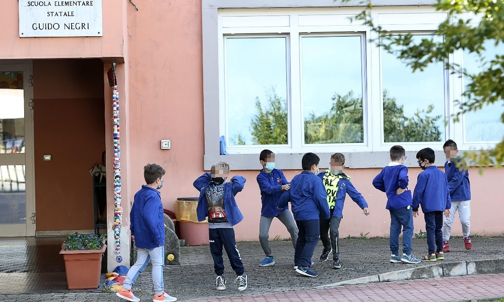 Covid: contagiati 5793 studenti, 1020 docenti