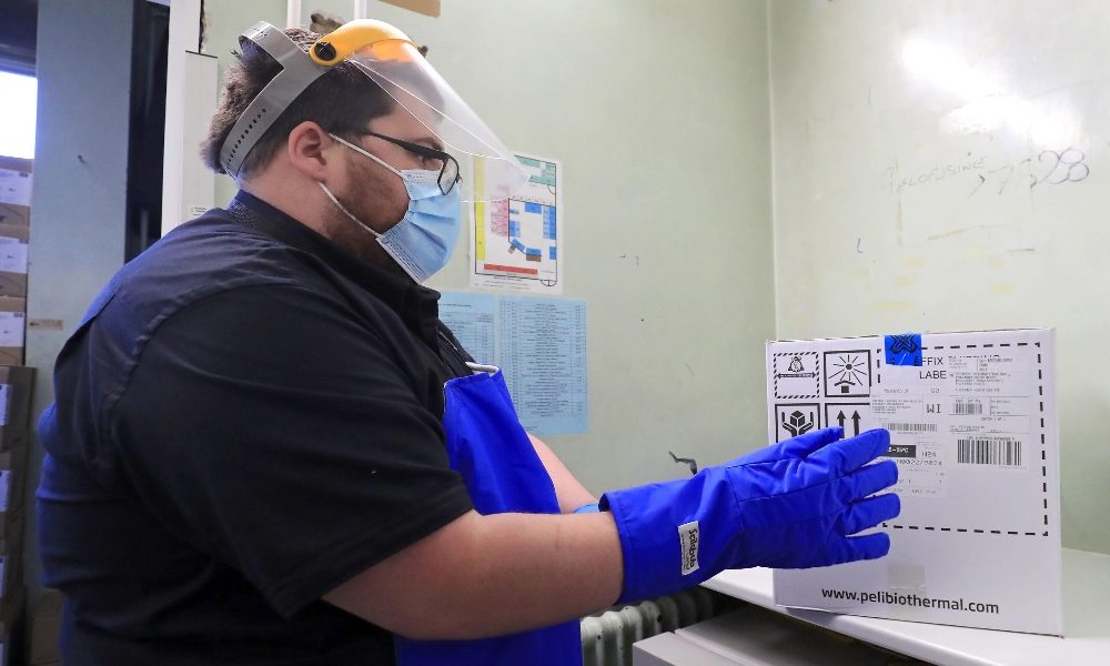 Covid: domani prime vaccinazioni Gb, ma sarà ‘ una maratona’