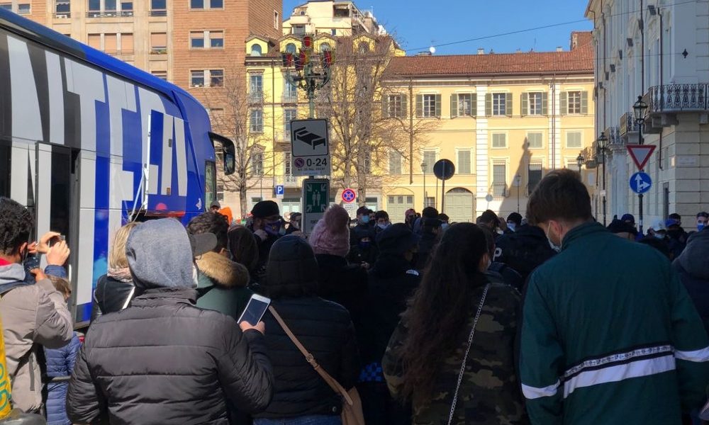 Covid: folla a Torino, assembramenti tifosi per l’Inter
