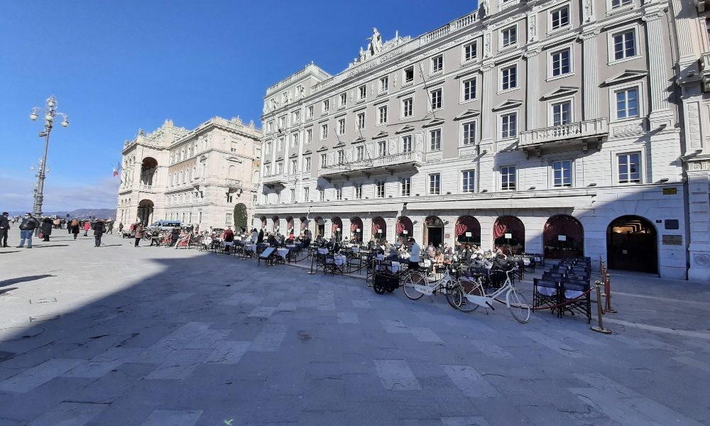 Covid: folla in locali Trieste composta e rispettosa norme