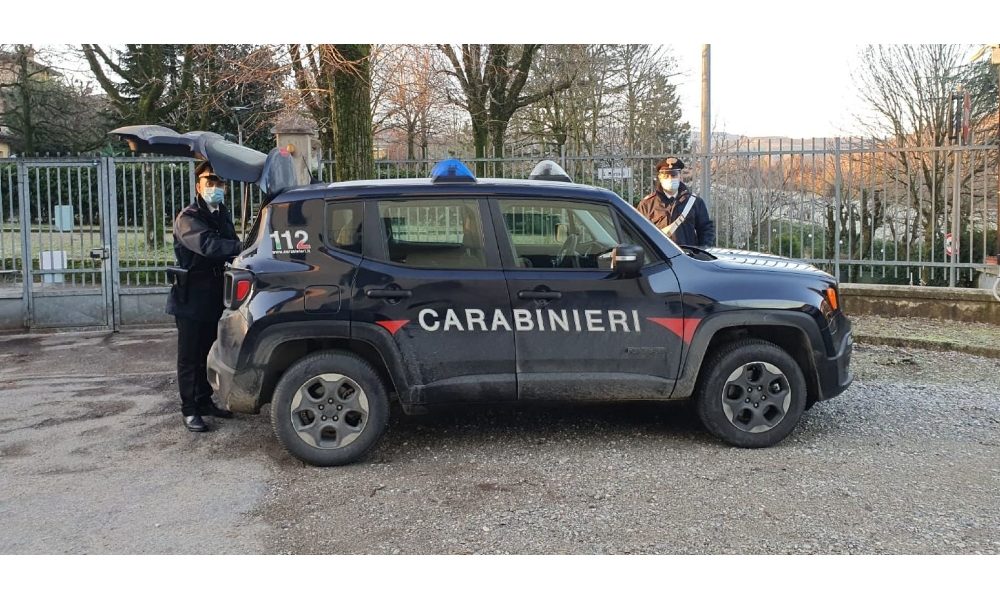 Covid: in giro di notte aggrediscono carabinieri, 4 arresti
