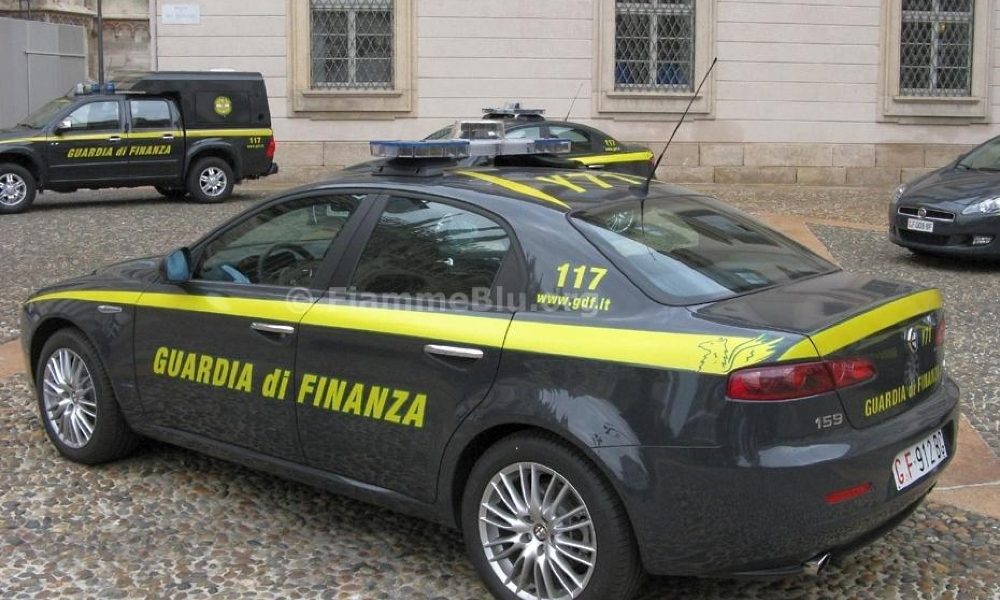 Covid: mascherine lusso contraffatte, Gdf ne sequestra cento