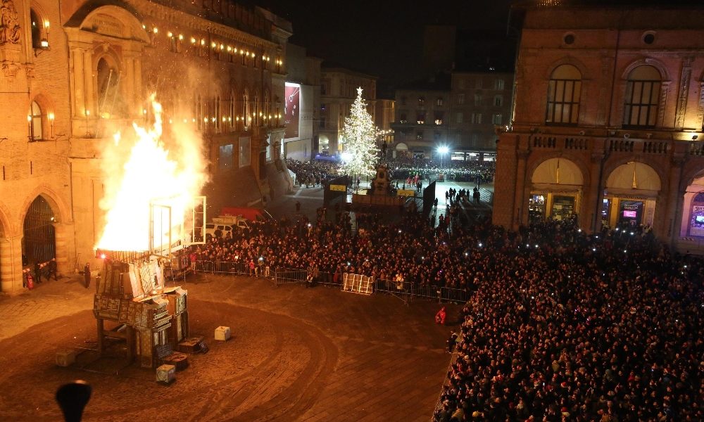 Covid: niente rogo del ‘Vecchione’, Bologna annulla il Capodanno