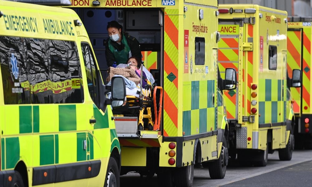 Covid: nuovo picco in Gb, oltre mille morti e 62.000 contagi