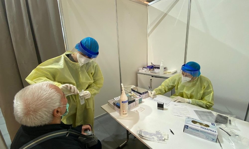 Covid: più positivi con più test,ma calano vittime in 24 ore