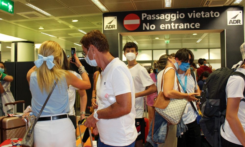 Covid: primi studenti rientrati a Roma da Malta, “è fine incubo”