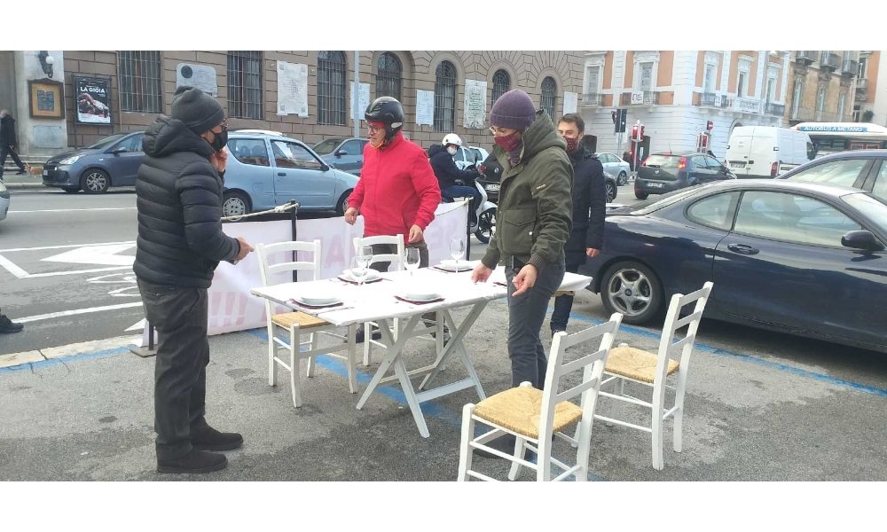 Covid: protesta ristoratori Bari, ‘aiuti subito o falliremo’