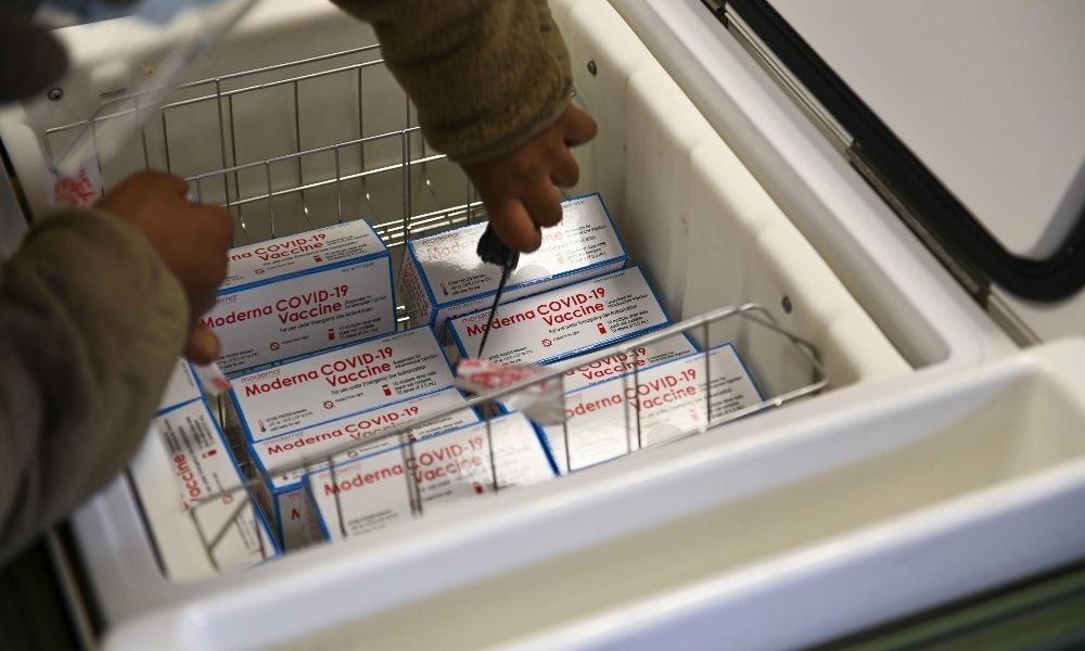 Covid: si rompe il freezer, è corsa al vaccino a Seattle