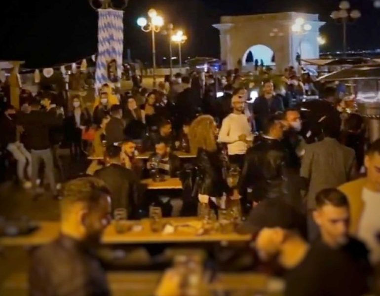 Covid: ‘trenini’ all’Oktoberfest a Cagliari, polemica su web