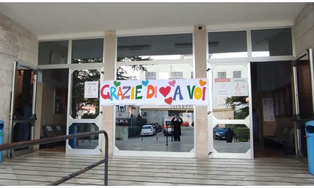 Covid:’Grazie di cuore’,striscione bimbi a medici nel Barese