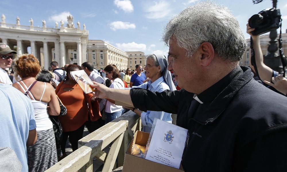 Covid,Papa Francesco dona dpi a Chiavari