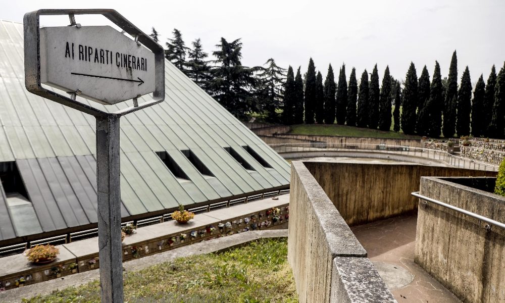 Covid:a Milano più decessi,cremazioni solo a residenti