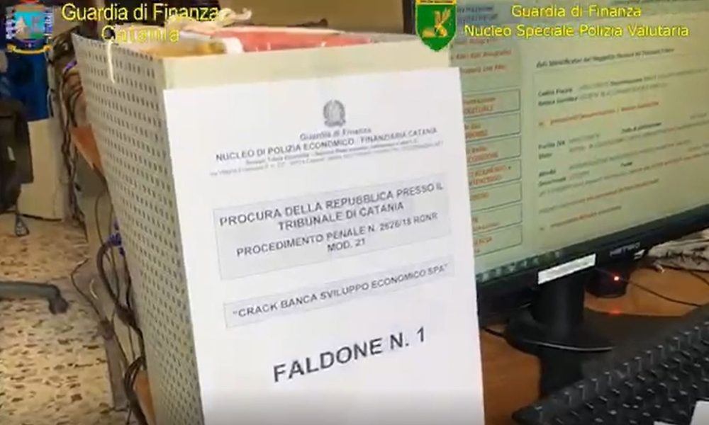 Crack Banca Base, due arrestati Gdf