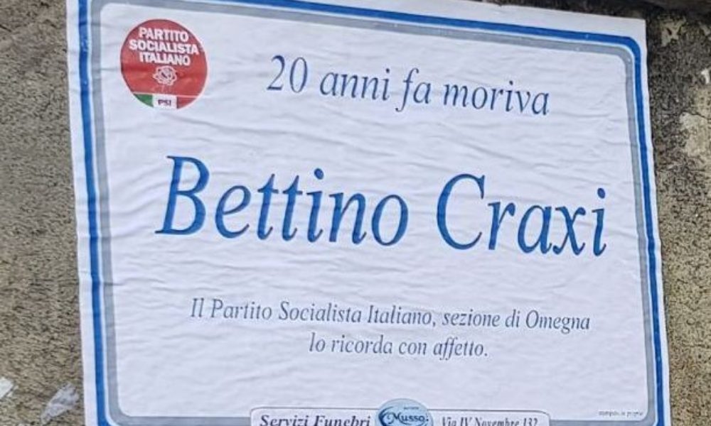 Craxi, manifesti funebri a Omegna
