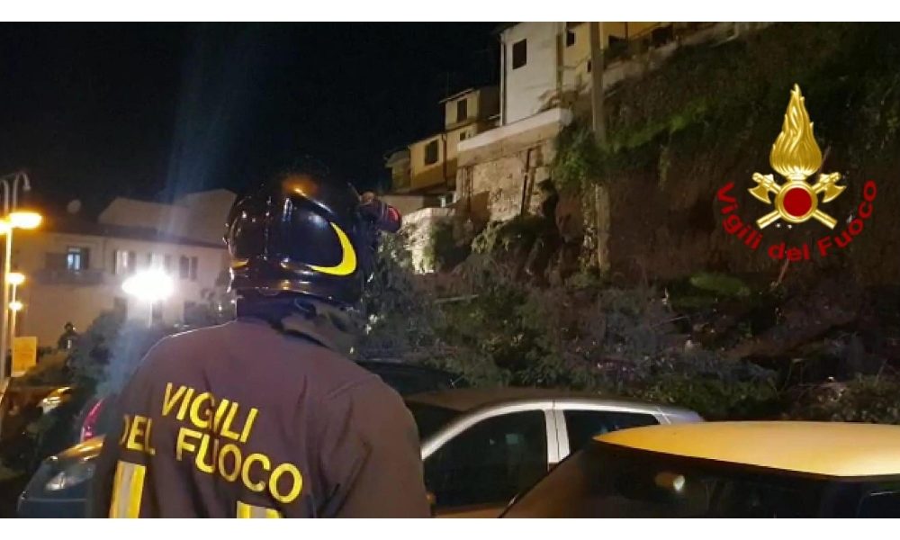 Crolla ponte in provincia Massa Carrara