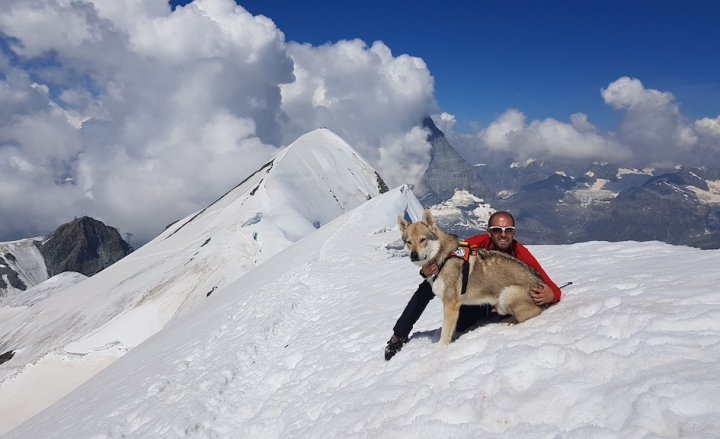 Andrea e il cane-alpinista Nepal a Gravedona