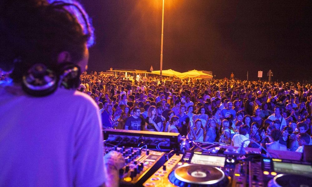Cts, ok a discoteche ma solo all’aperto, capienza 50%