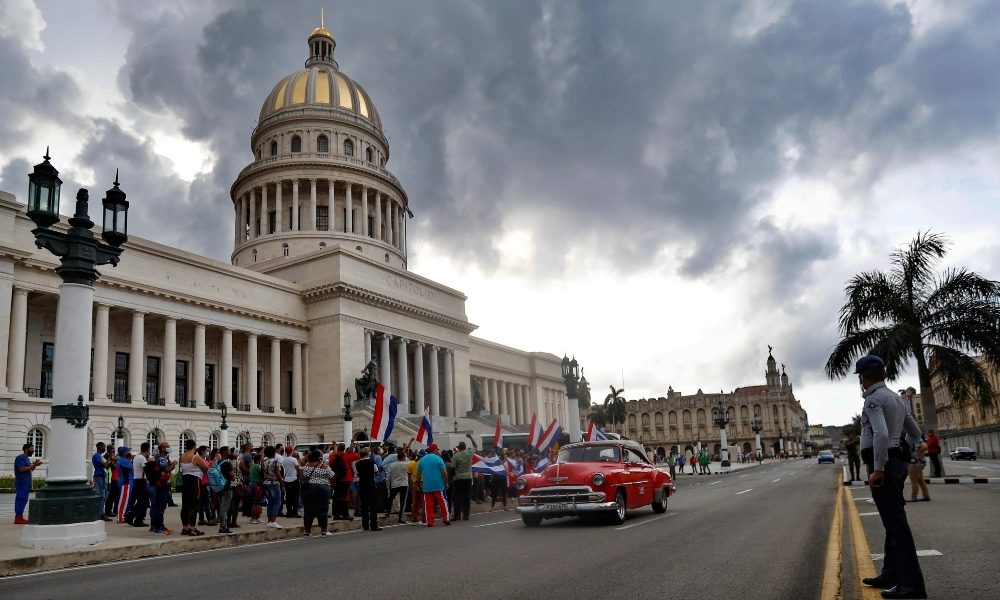 Cuba: manifestazione con Castro e Díaz-Canel a L’Avana
