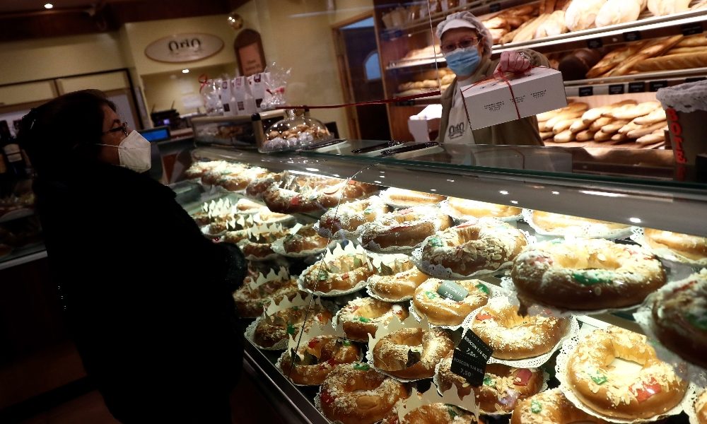 Cucina torte osé, pasticcera egiziana finisce in carcere
