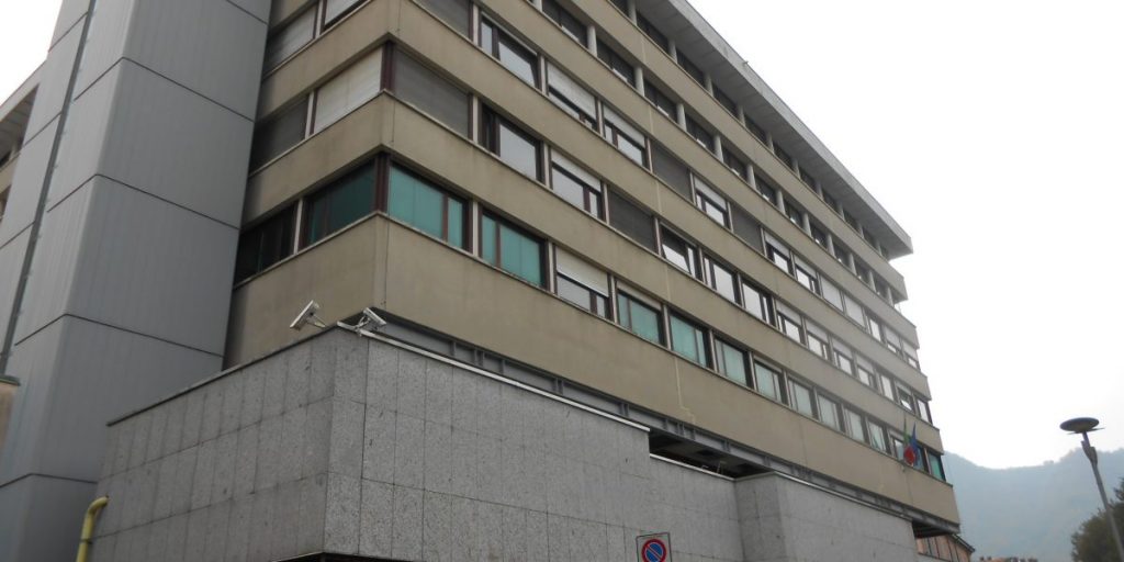 Lite per una sigaretta in piazza San Rocco, intervento delle volanti