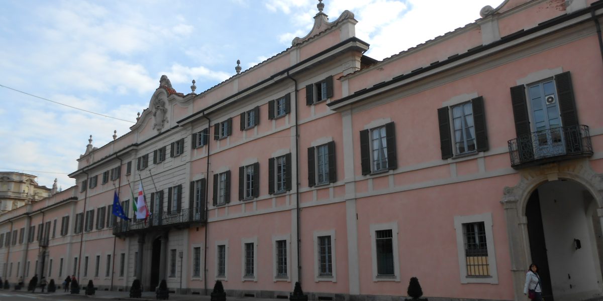 Festività natalizie, parcheggi gratis per un’ora: oggi a Varese si voterà una mozione ad hoc