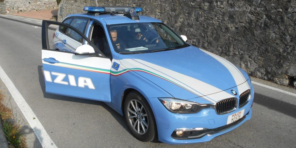 Nell’auto nasconde 275 chili di polli appena macellati: nei guai un 37enne