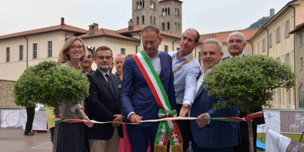 Fiera di Sant’Abbondio, ieri il taglio del nastro. Anche quest’anno l’evento abbraccia le mura