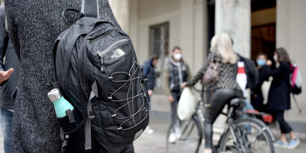 Didattica in presenza, scuole aperte solo per laboratori e bisogni speciali