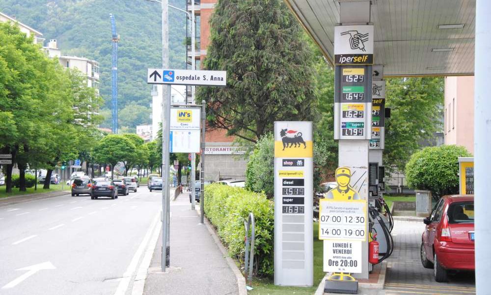 Benzina alle stelle, il confronto tra Como e Chiasso