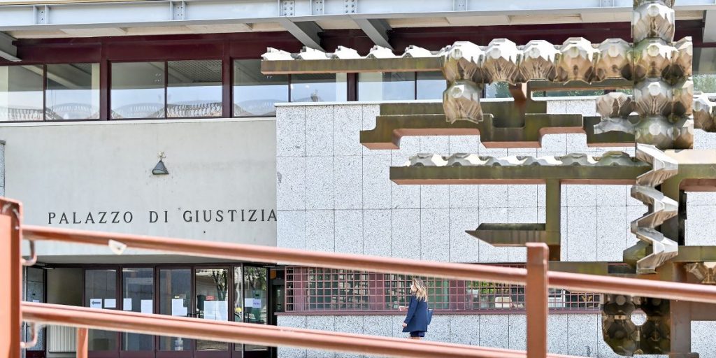 Figlio maltrattato, pene ridotte in Appello