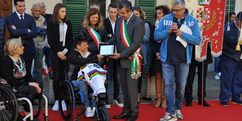 Roberta Amadeo: «Cercate di superare sempre i vostri limiti». Cermenate ha festeggiato l’iridata di handbike