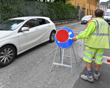 Duce, già sparita la targa dei partigiani