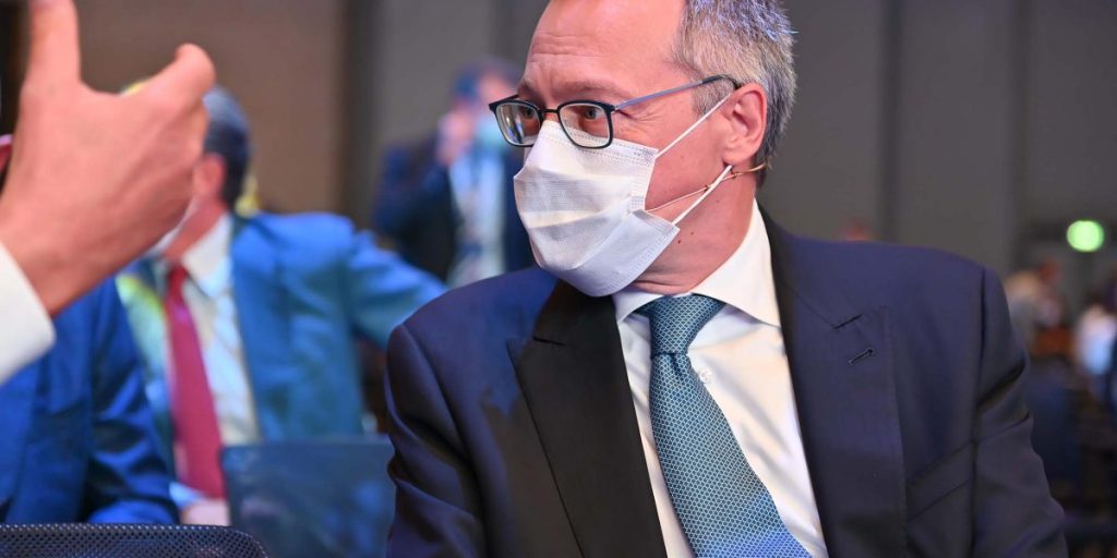 Confindustria, Bonomi a Villa Erba: «Dobbiamo determinare il futuro»